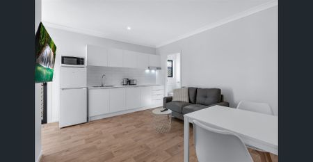 NEAR NEW DARRA STUDIOS WITH PARKING - Photo 2