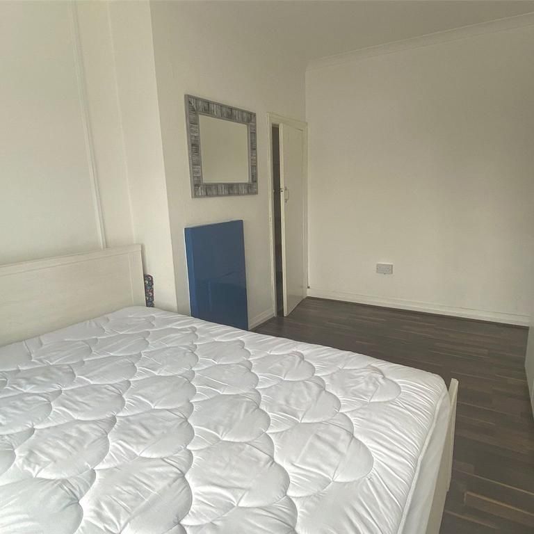 1 bedroom in a house share to rent - Photo 1