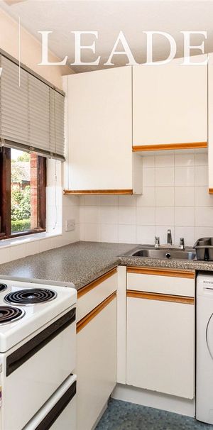 studio to rent Tintagel Way, Woking, GU22 - Photo 1