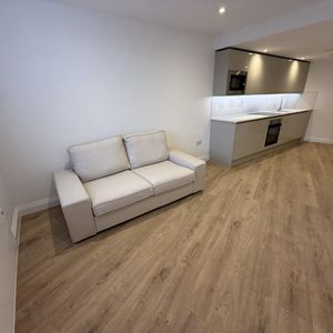 1 bedroom Flat To Let - Photo 2