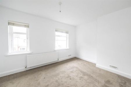 10 Strandburn Parade, Belfast, BT4 1LZ - Photo 2