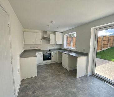 3 bedroom semi-detached house to rent - Photo 6