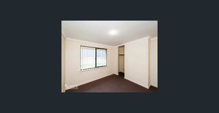 Spacious Family Home! - Photo 5
