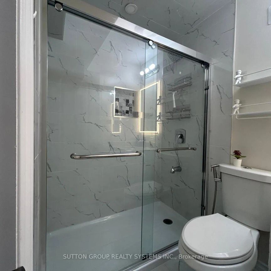 Detached Home For Lease | W9229201 - Photo 1