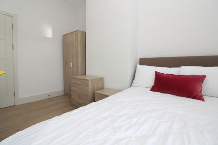 1 bedroom in a house share to rent - Photo 2