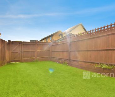 End Of Terrace House to rent - Largo Walk, Erith, DA8 - Photo 3