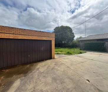 3 BEDROOM FAMILY HOME - Photo 2