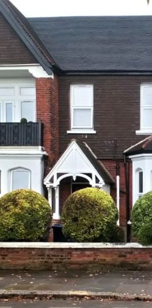 Studio Flat, Pierrepont Road, W3 - Photo 2