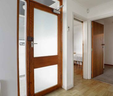 Three bedroom low-maintenance home - Photo 2