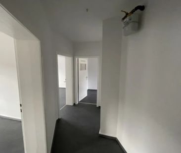 Helle und geräumige 2-Zimmer-Wohnung mit Balkon - Photo 2