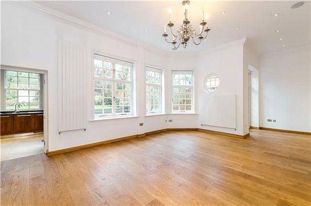 Bracknell Gardens, Hampstead, London - Photo 1