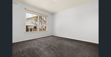 Light-Filled 2-Bedroom Unit in Prime Kew East Location - Photo 2