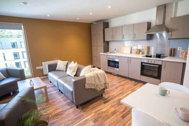 4 Bed Apartment - Photo 1