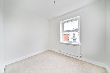 4 bedroom detached house to rent - Photo 4