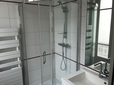 location Appartement T6 DE 207.3m² À PARIS - Photo 2