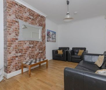 4 bedroom terraced house to rent - Photo 1