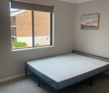 East Perth - Photo 5