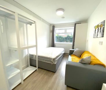 Studio to rent - Photo 2