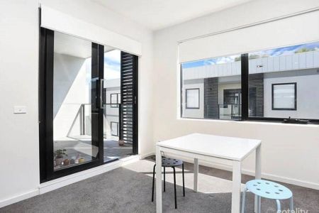 Perfectly Positioned in University Hill! - Photo 5