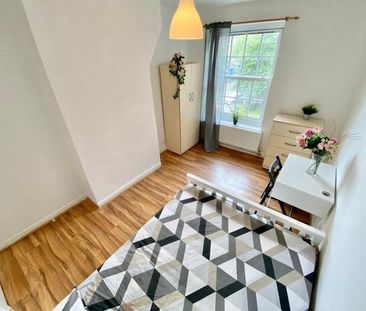 1 bedroom in a flat share to rent - Photo 1