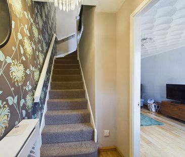 2 bedroom mews to rent - Photo 6