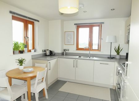 2 bed apartment to rent in Abbey End, Kenilworth, CV8 - Photo 4