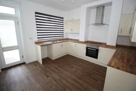2 bedroom terraced house to rent - Photo 4