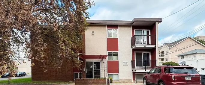 1Bedroom 1Bathroom unit with an outdoor parking in Garneau | 11 - 8525 107 Street Northwest, Edmonton - Photo 1