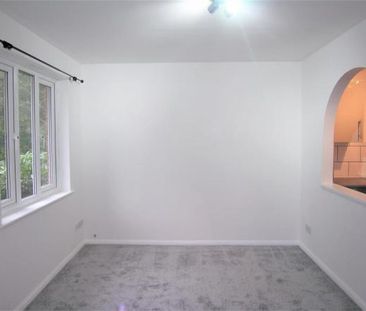 Alexandra Gardens , Woking , Surrey , GU21 - Photo 6