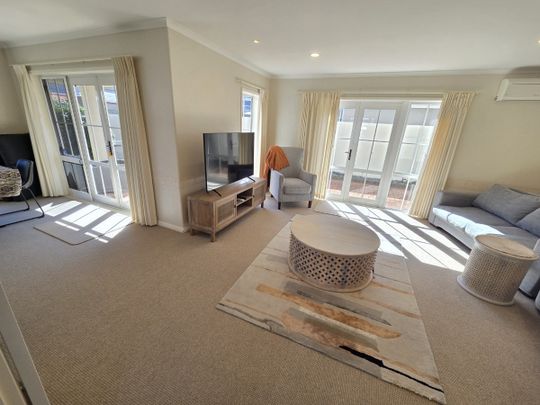 Fully Furnished on Fifth - Photo 1