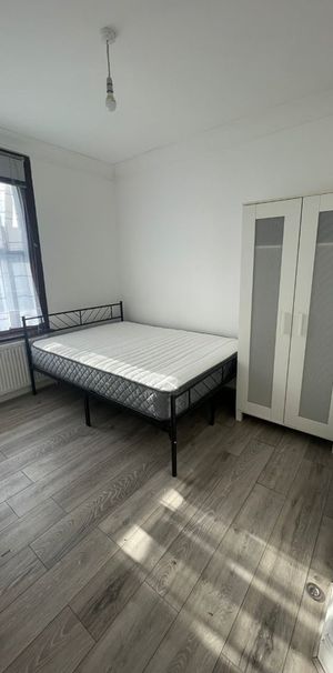 Bedsit, Thorold Road, IG1 - Photo 1