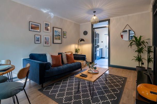 City Centre Short Term Let, Salisbury Court, Belfast, BT7 1DD - Photo 1