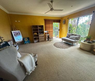 Helensvale - Photo 1