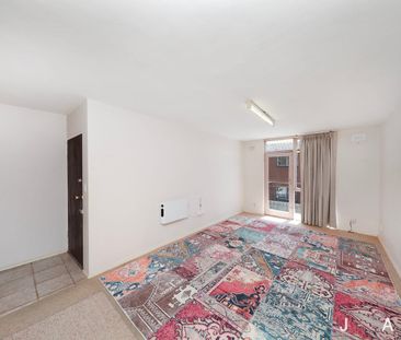 Spacious Living & Footscray Convenience - Photo 1