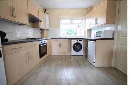 Room in a Shared House, Robin Hood Way, SW15 - Photo 4