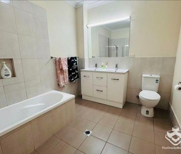 $850 p/w Townhouse in Gated Complex - Photo 6