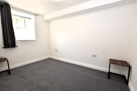 1 bedroom Flat To Let - Photo 4