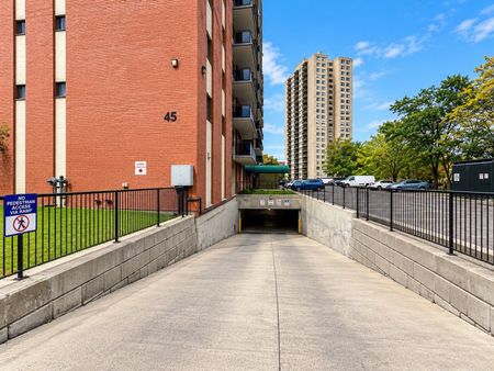 For Lease - 45 Paisley Boulevard Unit# 304, Mississauga, Ontario - Photo 2