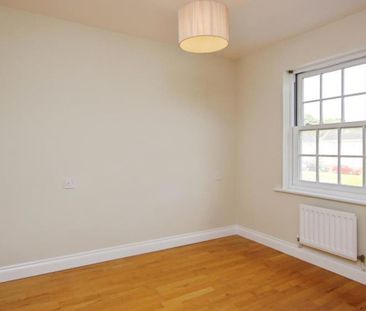 A fantastic opportunity to rent this large 4 bedroom home in Stoke ... - Photo 4