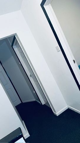 Lovely 3 Bed Town House TO LET in popular part of Heywood - Photo 2