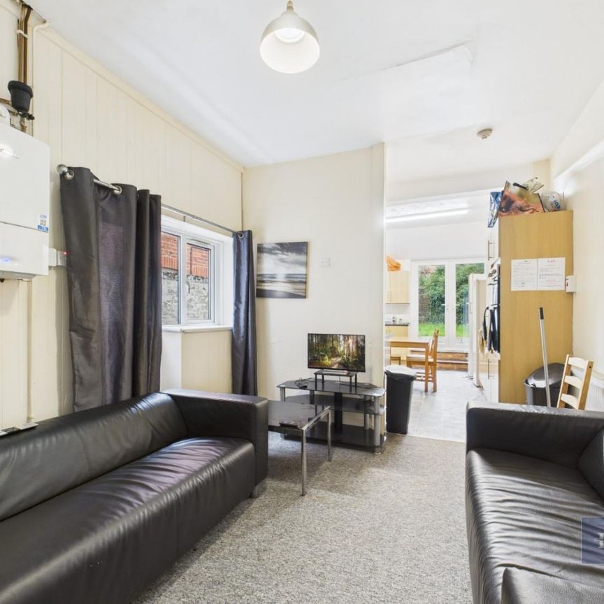 7 bedroom House To Let Total Size: 1626 SQ FT - Photo 1