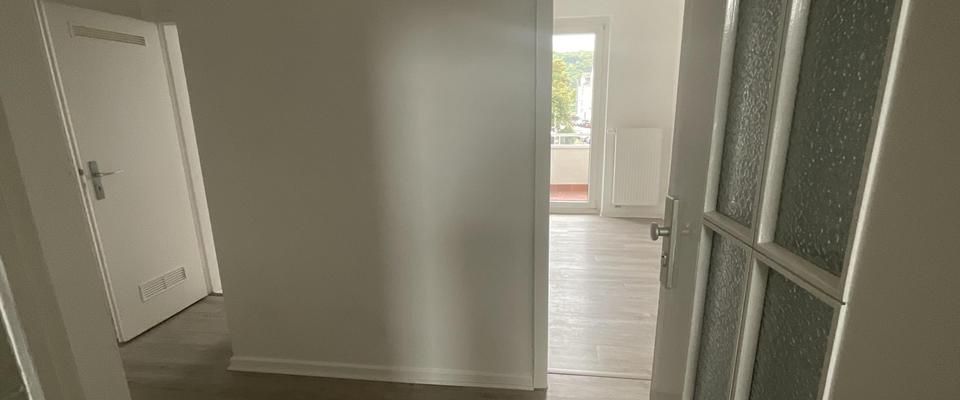 3 Zimmer Wohnung in der 1. Etage mit Balkon & Tageslichtbad & Kellerraum - Foto 1