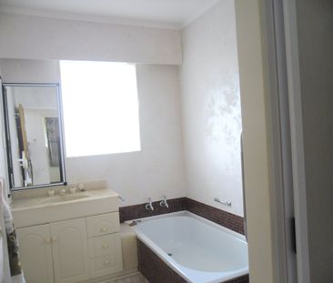 Waikanae - 3 Bedrooms - Photo 5