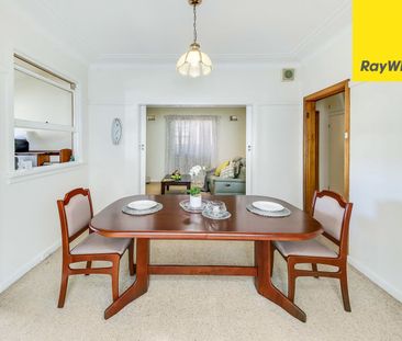 3 Bedroom House in Convenient Location - Photo 2