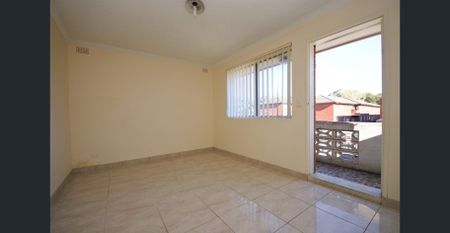 2 bedroom Unit Close To All !! - Photo 5