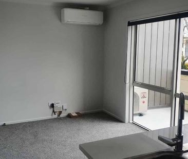 Chic Apartment Living - Photo 5