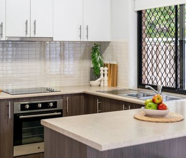 Spacious & Low-Maintenance Townhouse in the Heart of Murrumba Downs - Photo 2