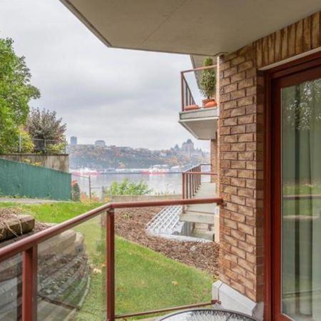 Grand 4 1/2 - Vue sur le fleuve et le Château Frontenac - 1225 pc - Photo 3