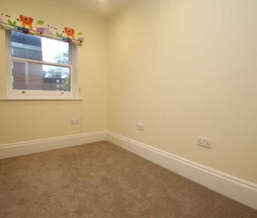 2 bed Flat for rent - Photo 5