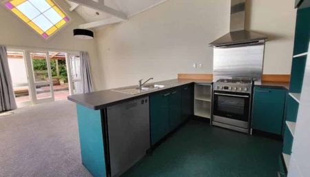 Warm and Inviting in Berhampore - Photo 5